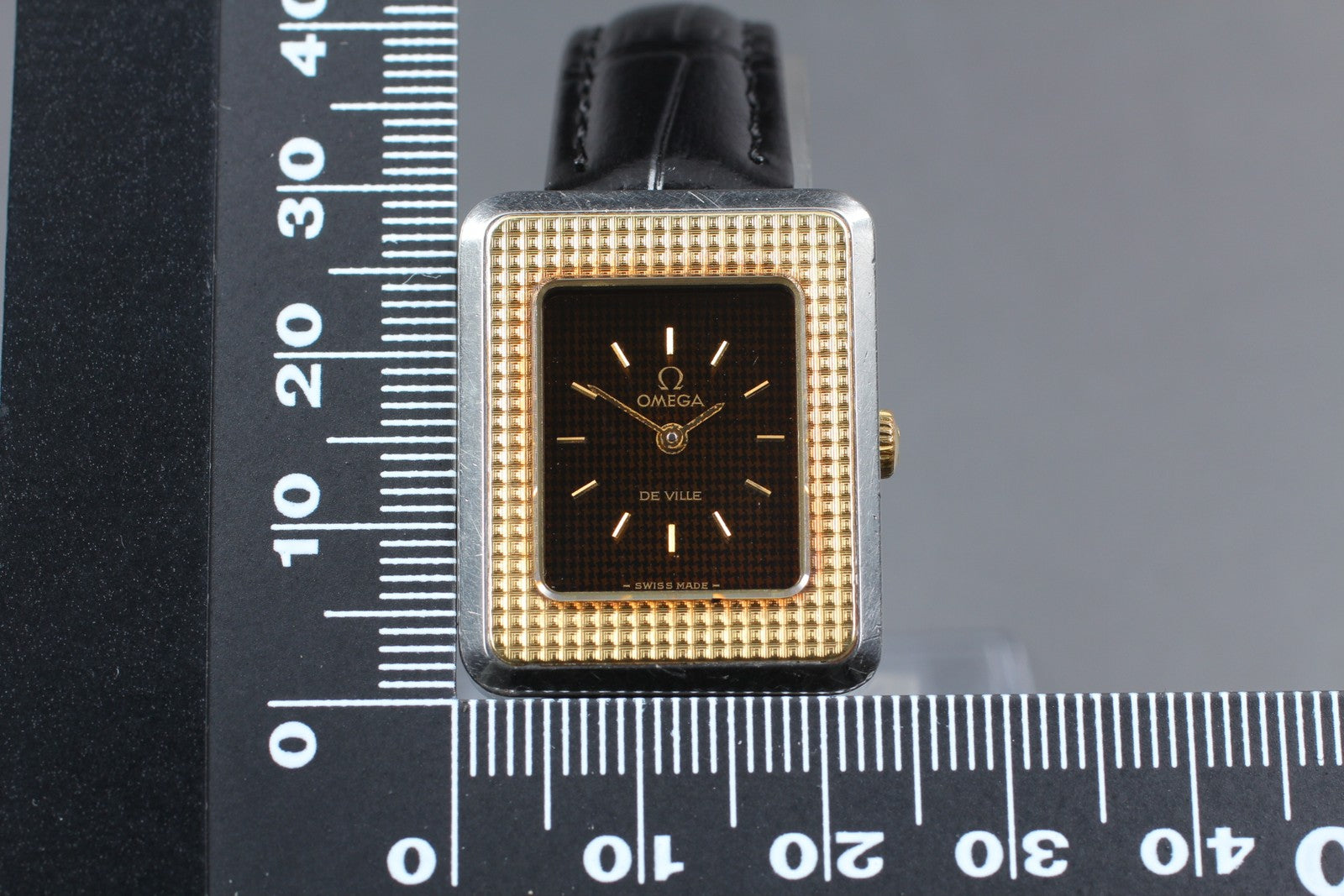 Vintage 1978 [Near MINT] Omega De Ville Cal.625 14K Bezel Manual Wind Tank Women