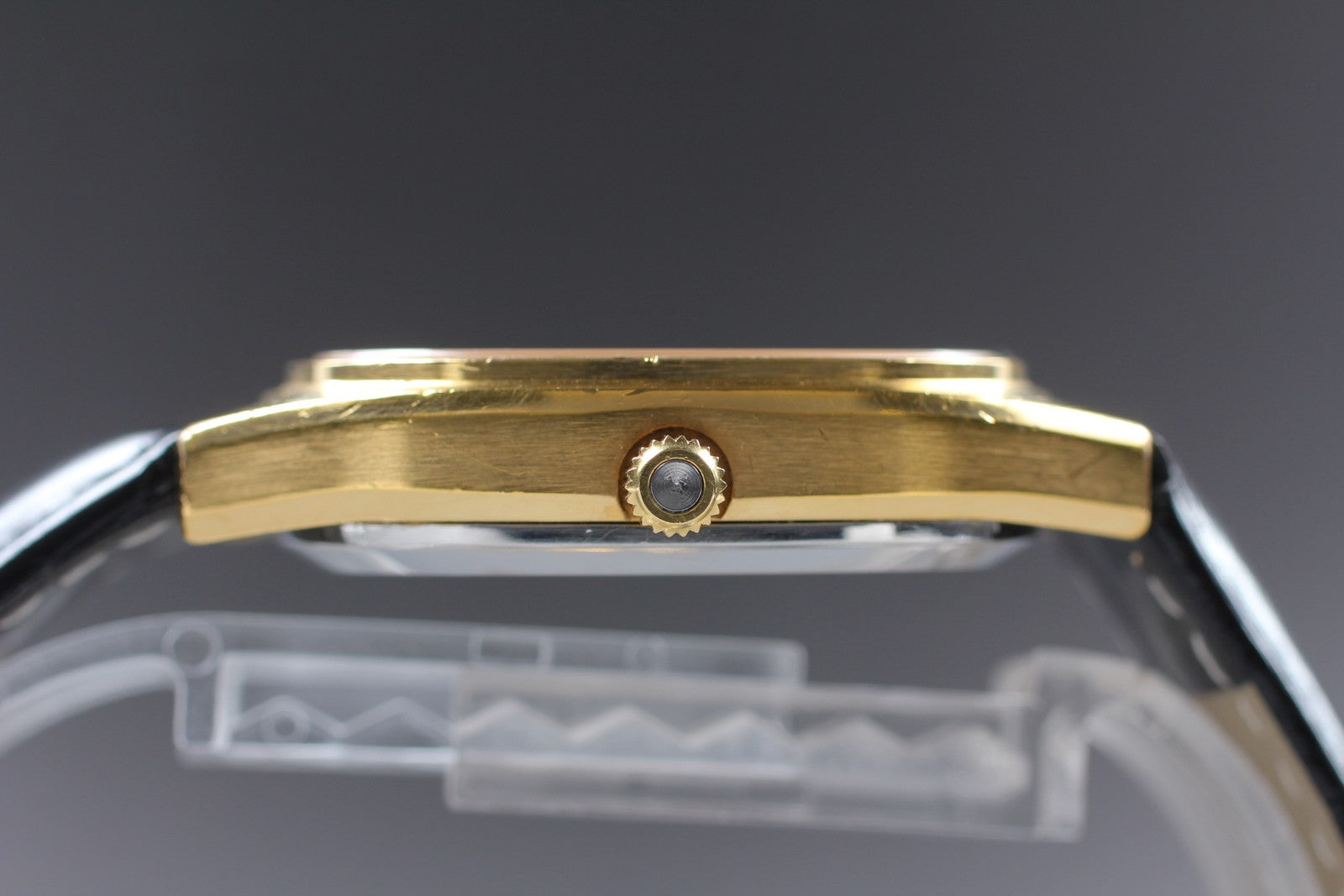 Vintage 1979 [Near MINT] Omega De Ville 192.0034 34mm Quartz Gold Dial Men's