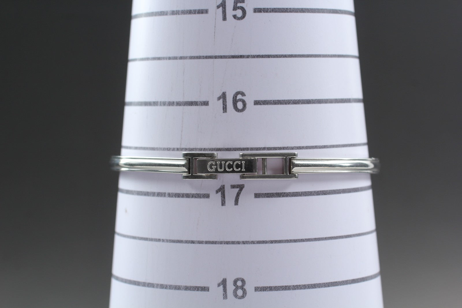 Near MINT Vintage Gucci Change Bezel 11/12.2L 26mm Quartz White Dial Women's
