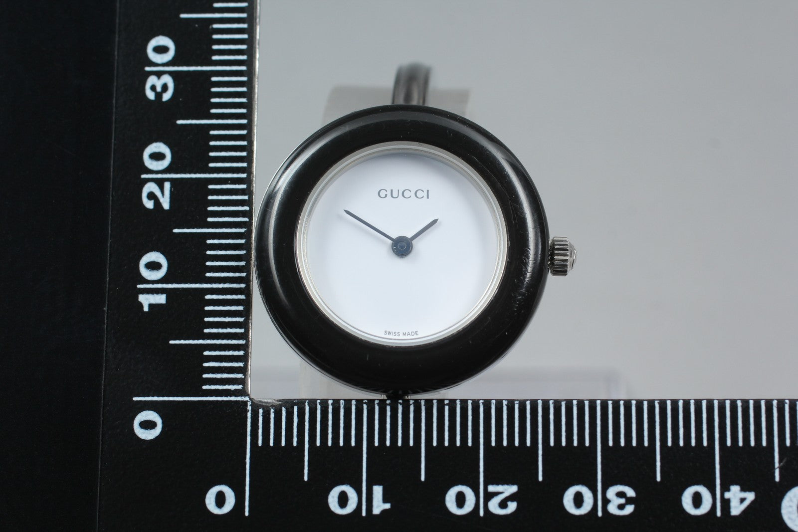 Near MINT Vintage Gucci Change Bezel 11/12.2L 26mm Quartz White Dial Women's