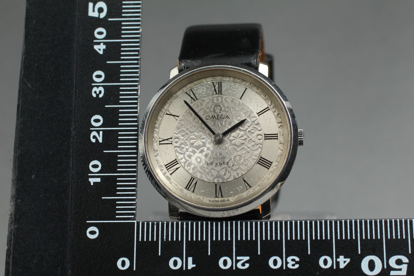 Vintage 1971 [Near MINT] Omega De Ville 111.0107 Manual Silver Floral Dial Men's
