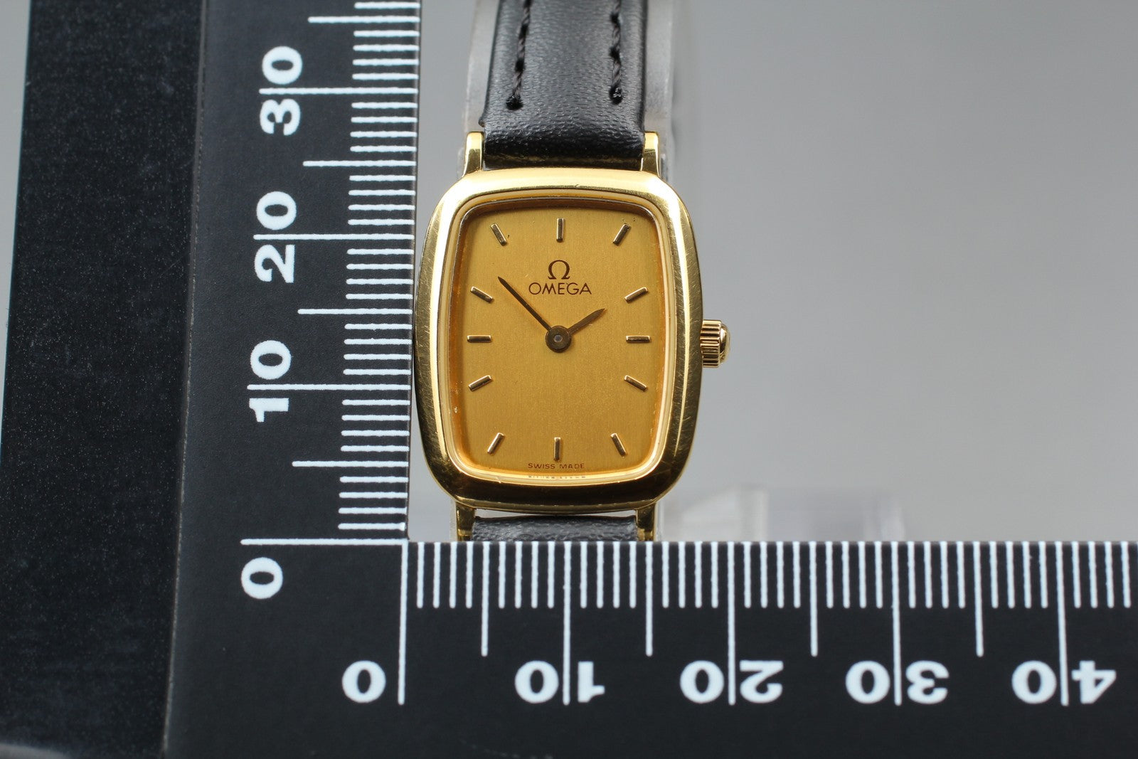 Vintage 1989 [Near MINT] Omega De Ville 595.0099.2 18mm Quartz Gold Dial Women's