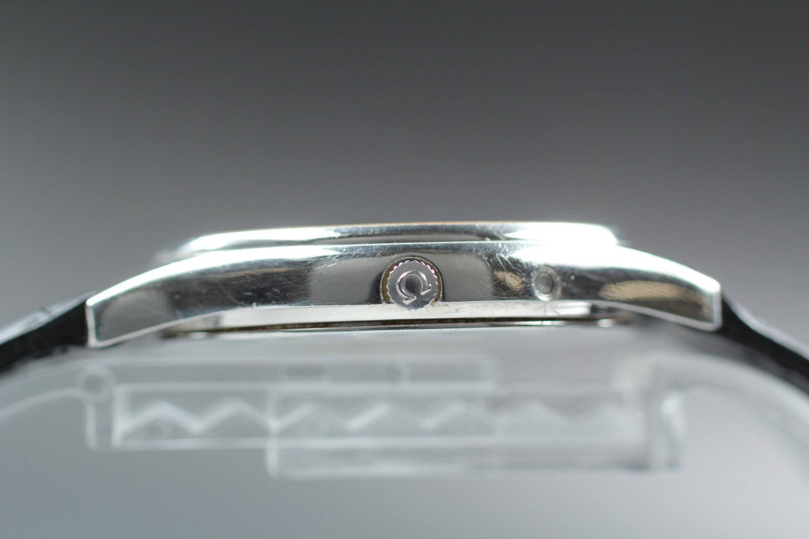 Vintage 1980 [Near MINT] Omega De Ville 196.0205 33mm Quartz Silver Dial Men's