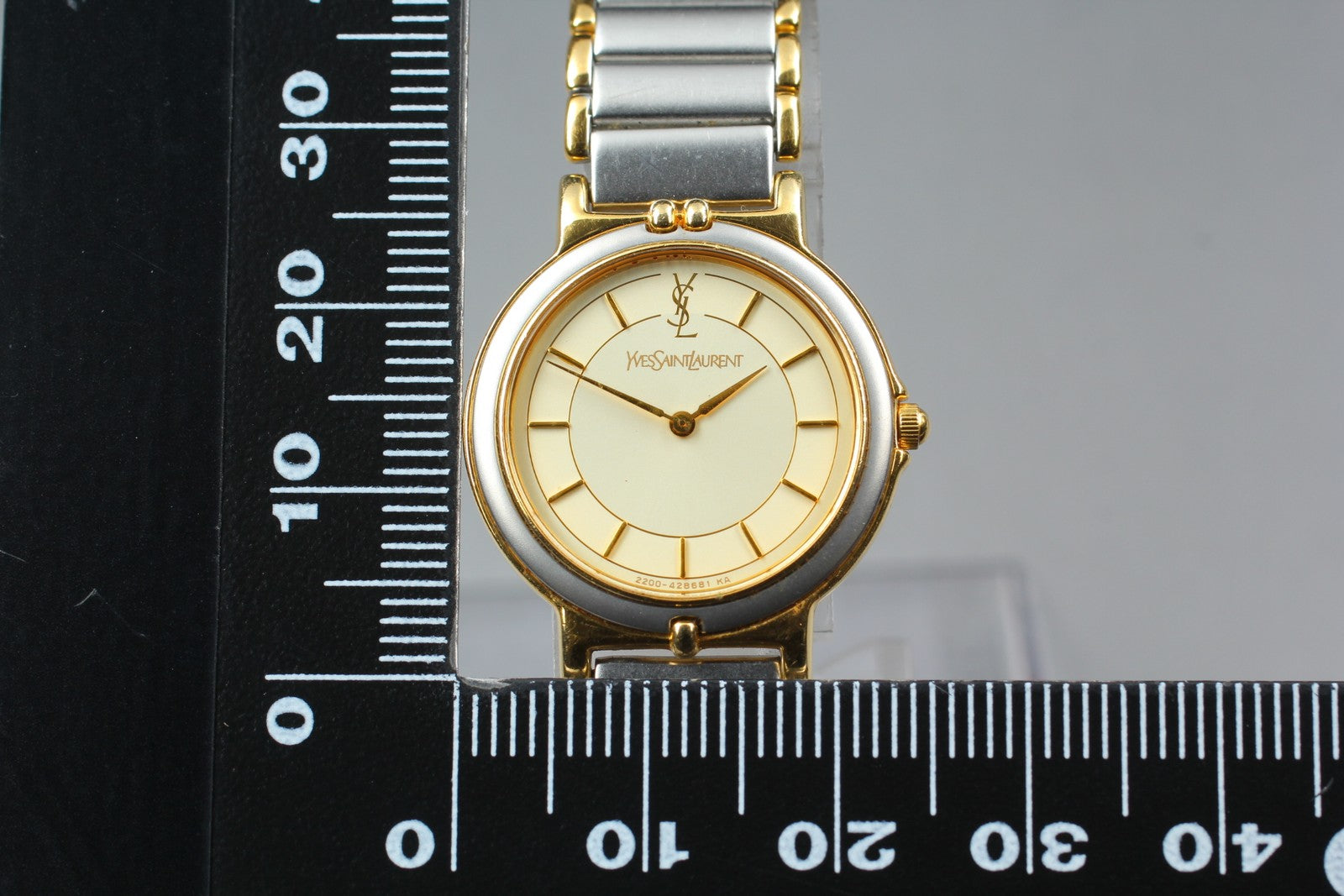 Near MINT Vintage Yves Saint Laurent 2200-228481 23mm Quartz Gold Dial Women's