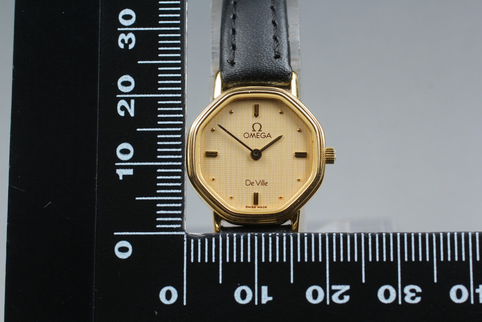 Vintage 1984 [Near MINT] Omega De Ville 591.0313 20mm Quartz Gold Dial Women's