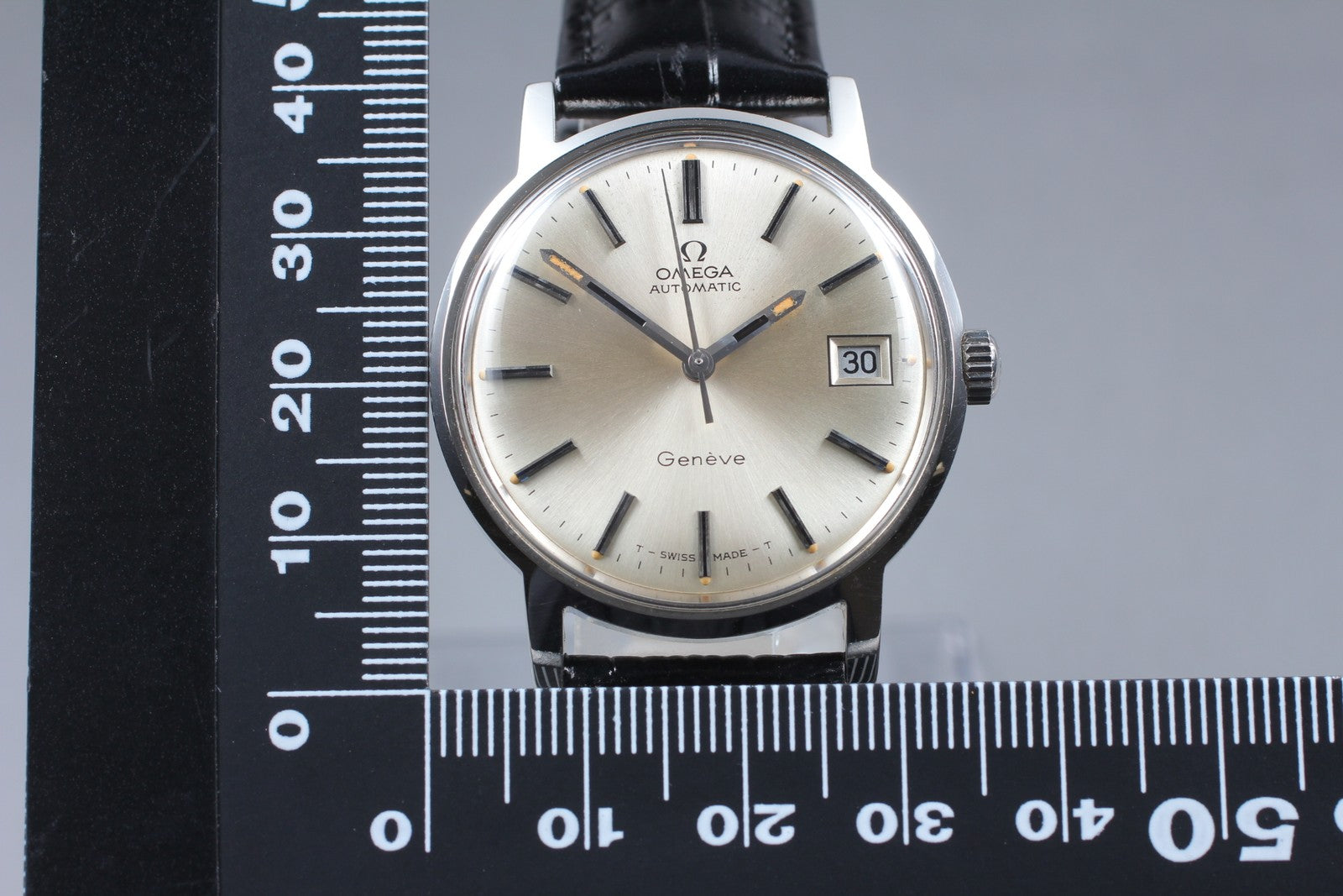 Vintage 1971 [Near MINT] Omega Geneve 166.070 35mm Automatic Silver Dial Men's