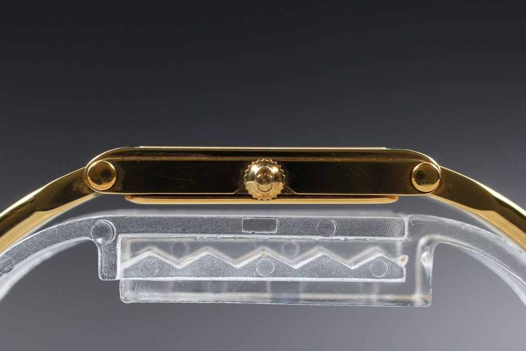 Near MINT Vintage Gucci 1500 12mm Quartz Black Dial Gold Women's From JAPAN