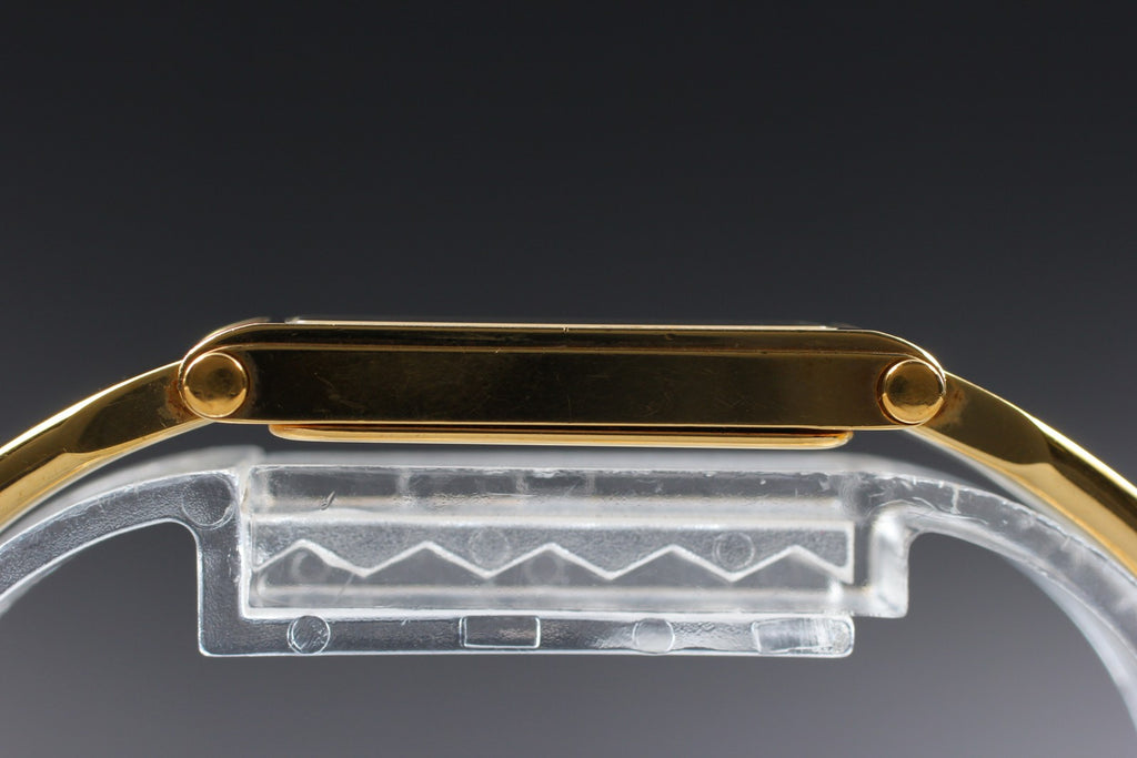 Near MINT Vintage Gucci 1500 12mm Quartz Black Dial Gold Women's From JAPAN