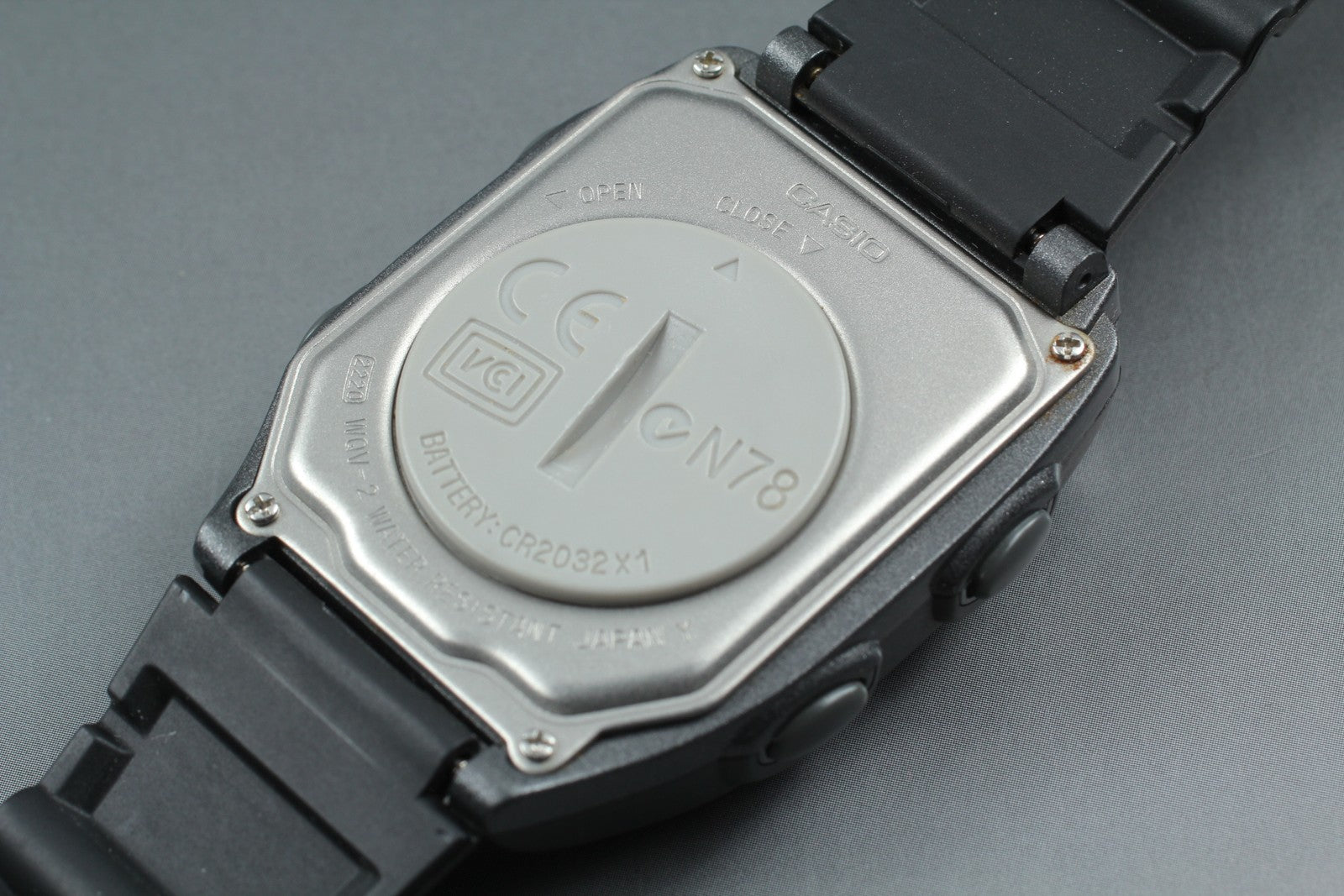 Tested [Near MINT] Vintage Casio Wrist Camera WQV-2 39mm Quartz Black Gray Men's