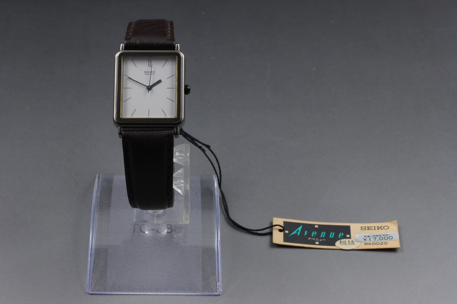 Vintage 1984 [NOS / Tag] Seiko Avenue 6531-5140 25mm Quartz White Roman Tank Men