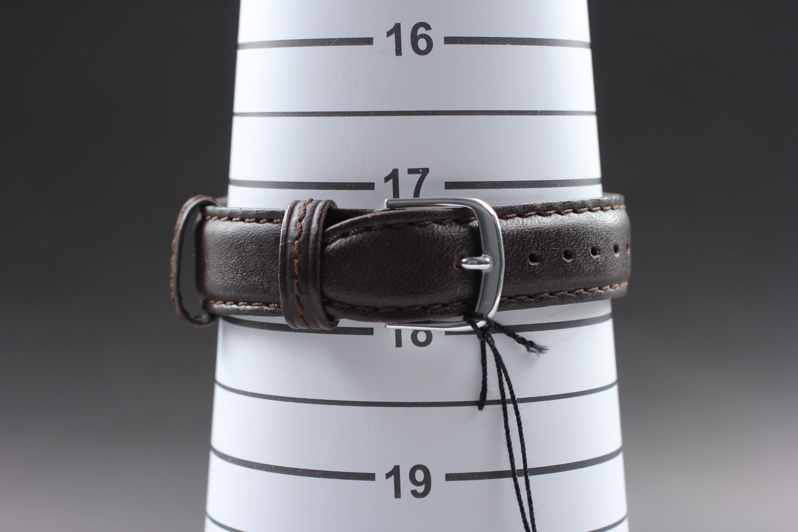 Vintage 1984 [NOS / Tag] Seiko Avenue 6531-5140 25mm Quartz White Roman Tank Men