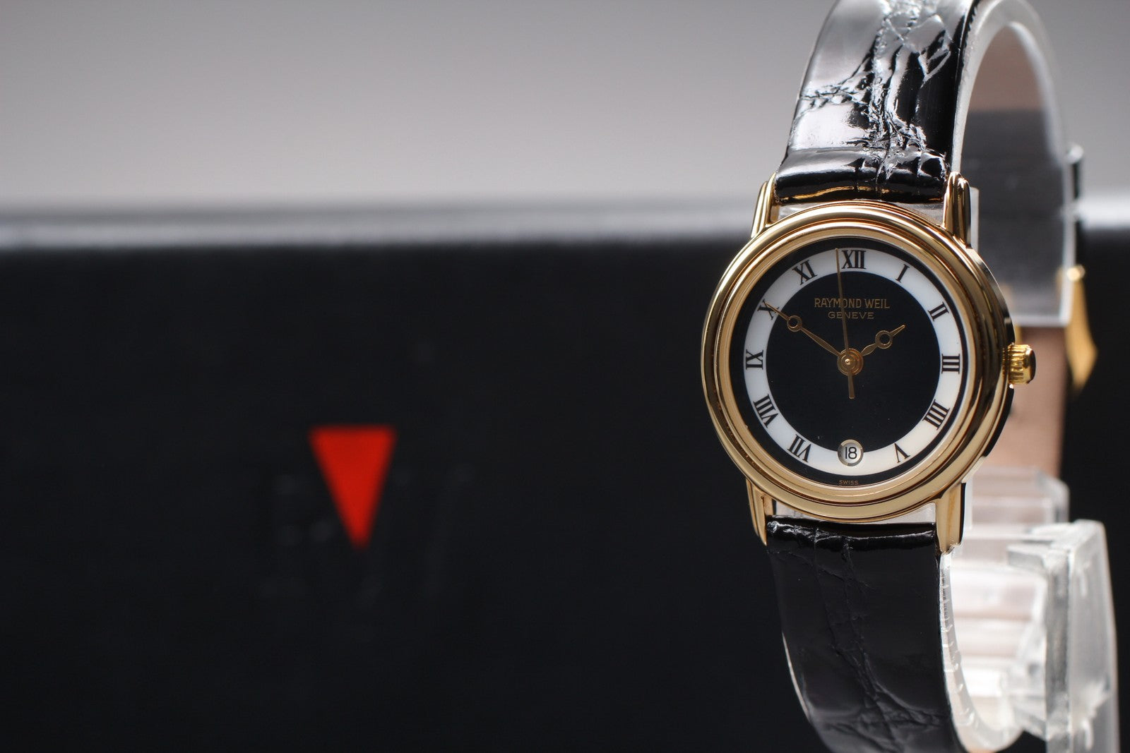 MINT / BOX Vintage Raymond Weil Geneve 5332 24mm Quartz Black Roman Dial Women's