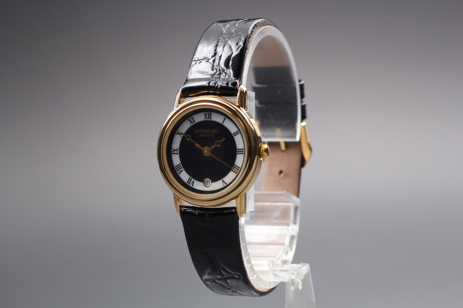 MINT / BOX Vintage Raymond Weil Geneve 5332 24mm Quartz Black Roman Dial Women's