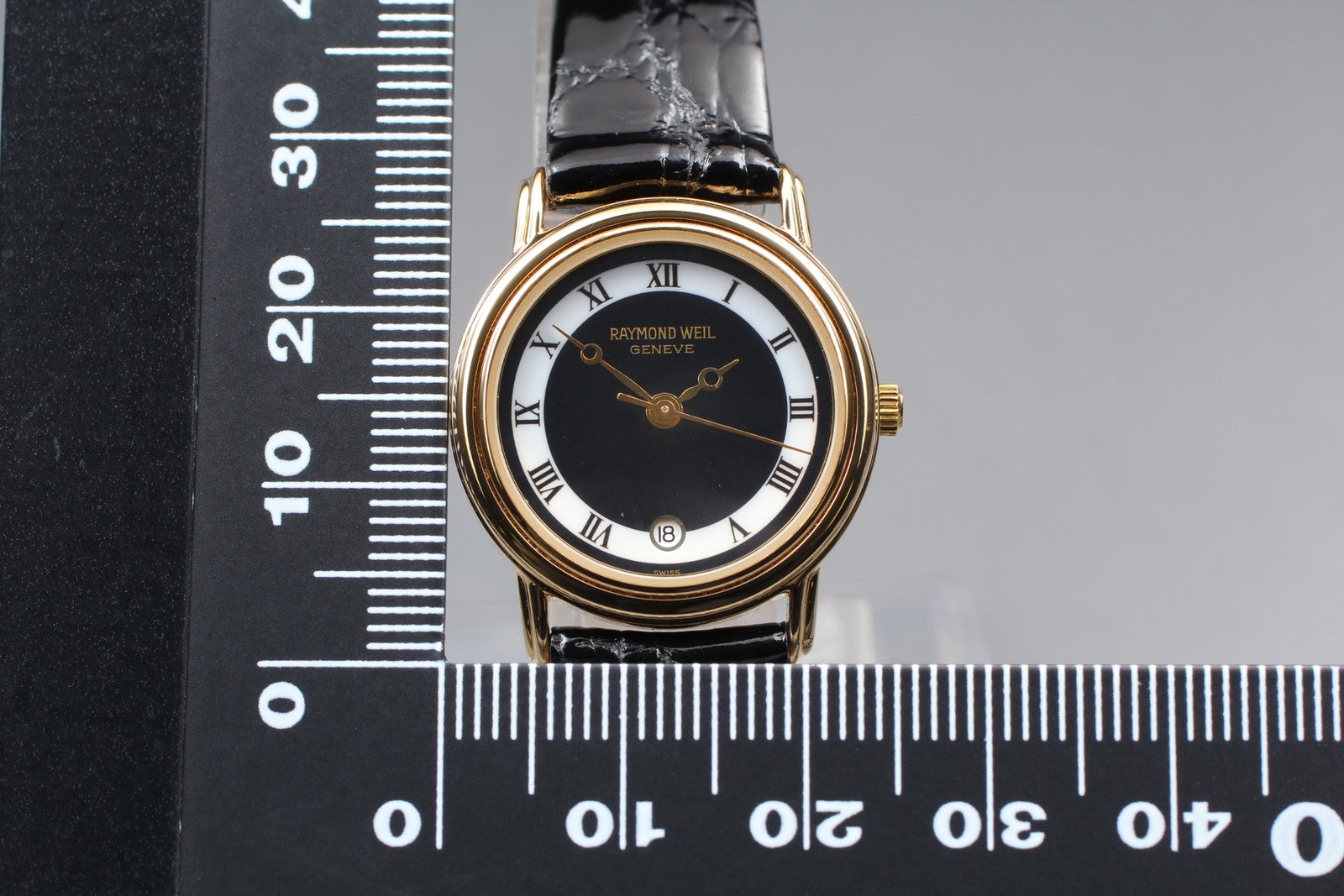 MINT / BOX Vintage Raymond Weil Geneve 5332 24mm Quartz Black Roman Dial Women's