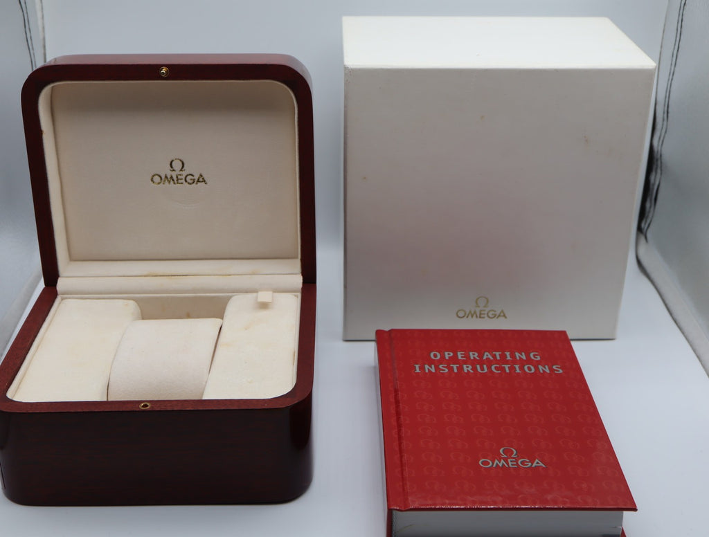 Near MINT Omega Vintage Wooden Watch Box Genuine Case Only From JAPAN #1525