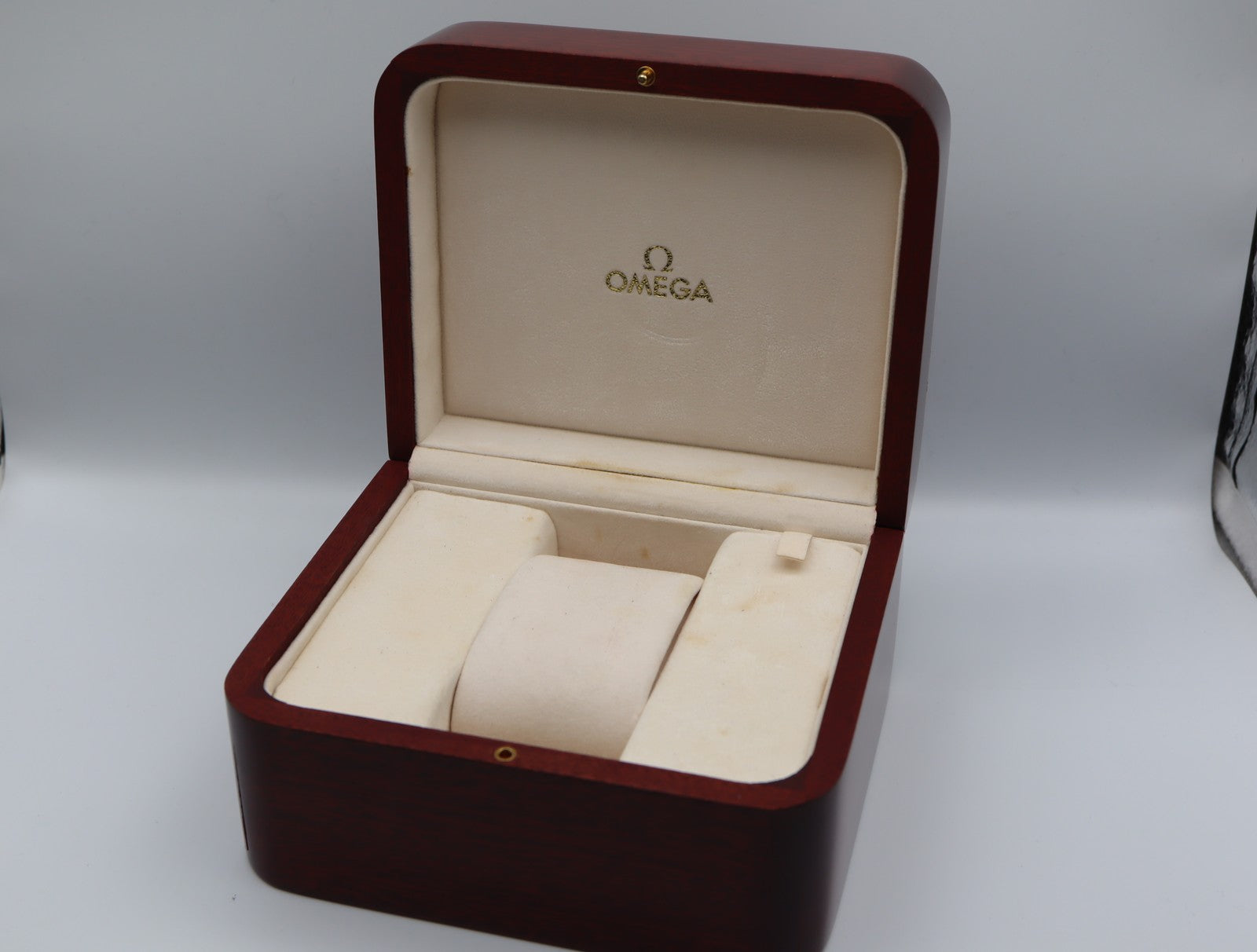 Near MINT Omega Vintage Wooden Watch Box Genuine Case Only From JAPAN #1525