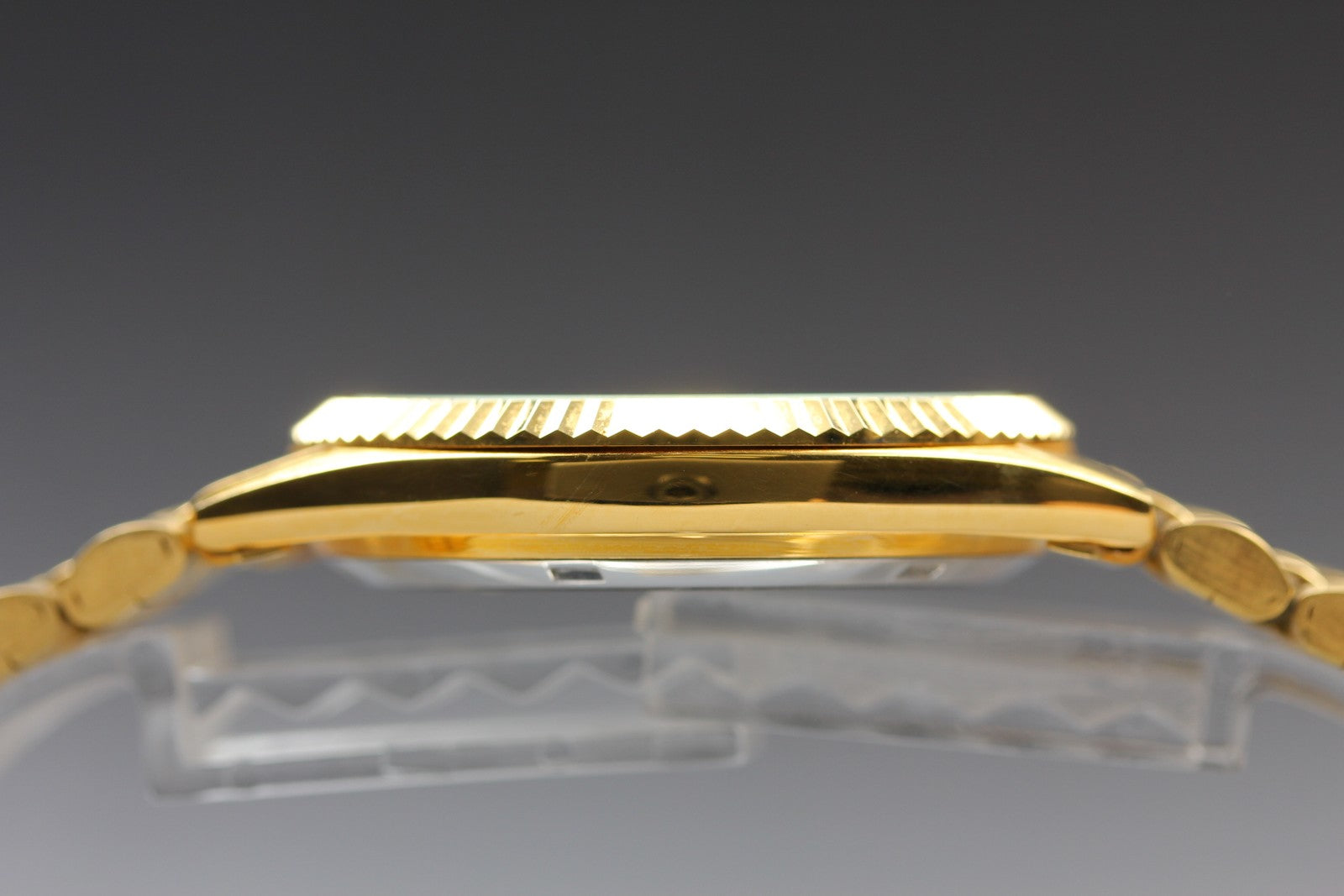 NOS / Box, Paper Vintage Citizen CQ President 6100-S26585 34mm Quartz Gold Men