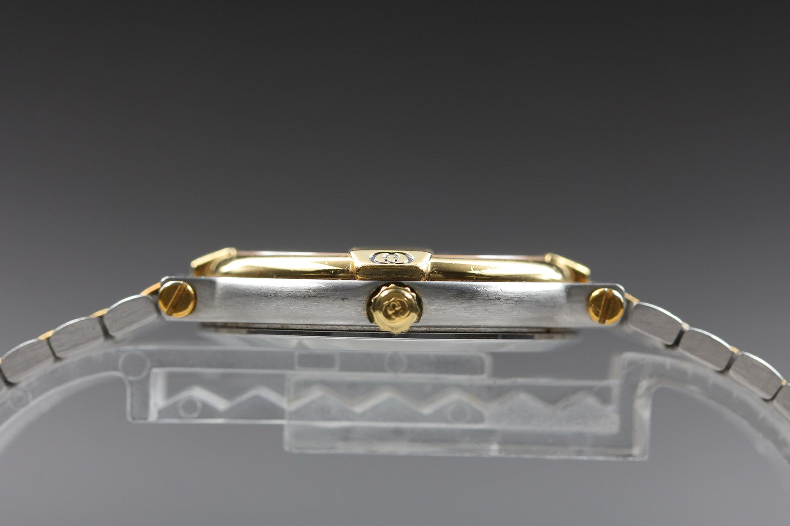 Near MINT / BOX Vintage Gucci 9000M 32mm Quartz Off White Dial Men's From JAPAN