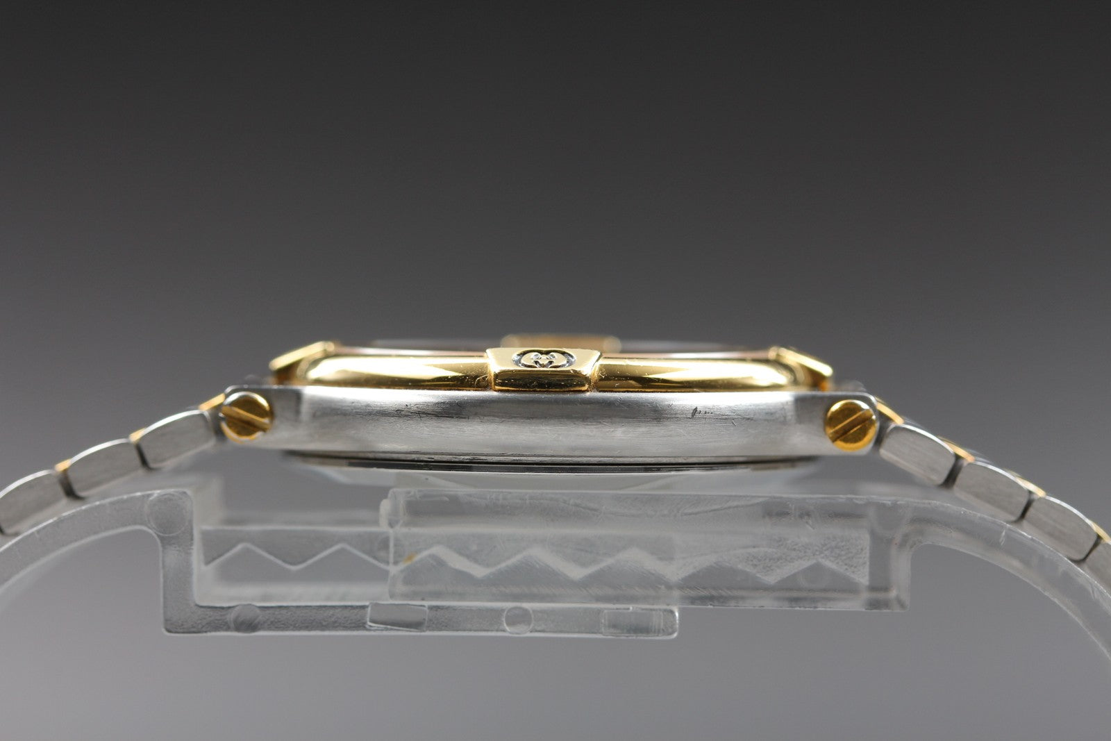 Near MINT / BOX Vintage Gucci 9000M 32mm Quartz Off White Dial Men's From JAPAN