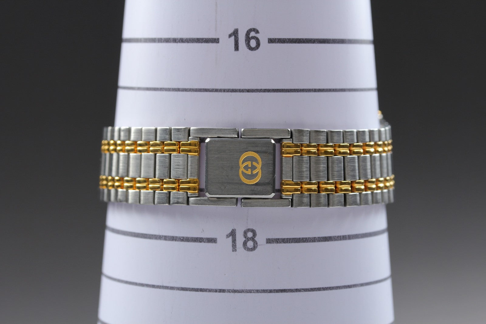 Near MINT / BOX Vintage Gucci 9000M 32mm Quartz Off White Dial Men's From JAPAN