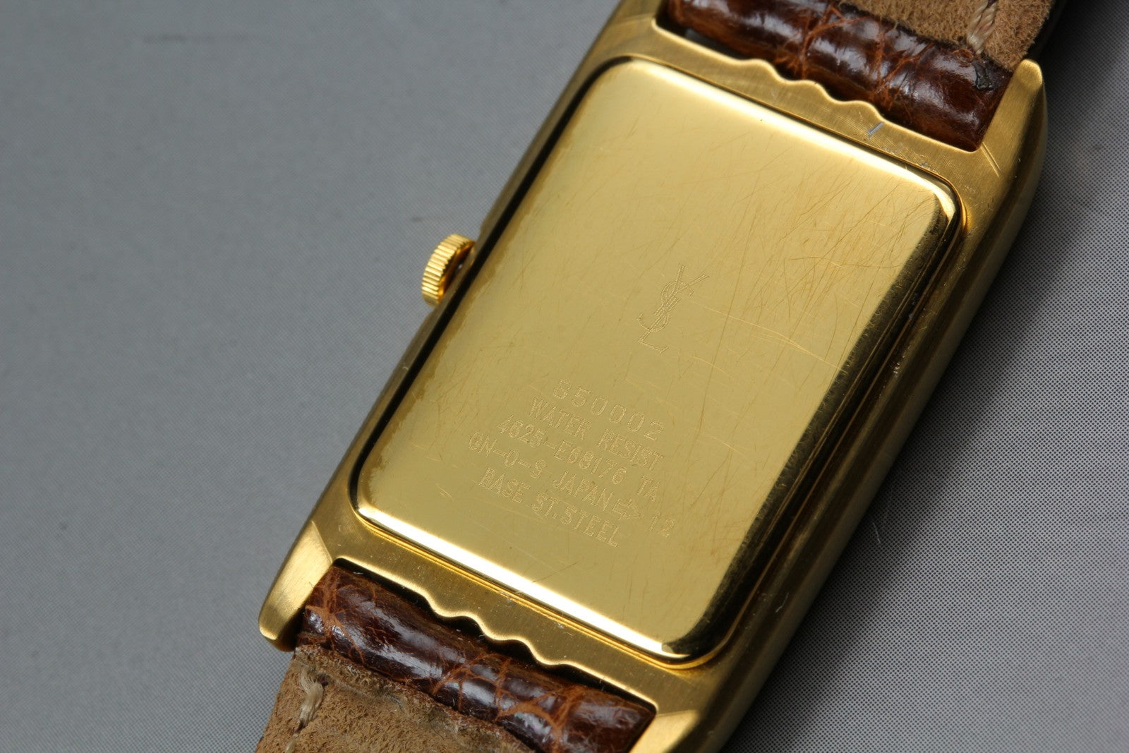 Near MINT Vintage Yves Saint Laurent 4625-E68176 23mm Quartz Roman Tank Unisex