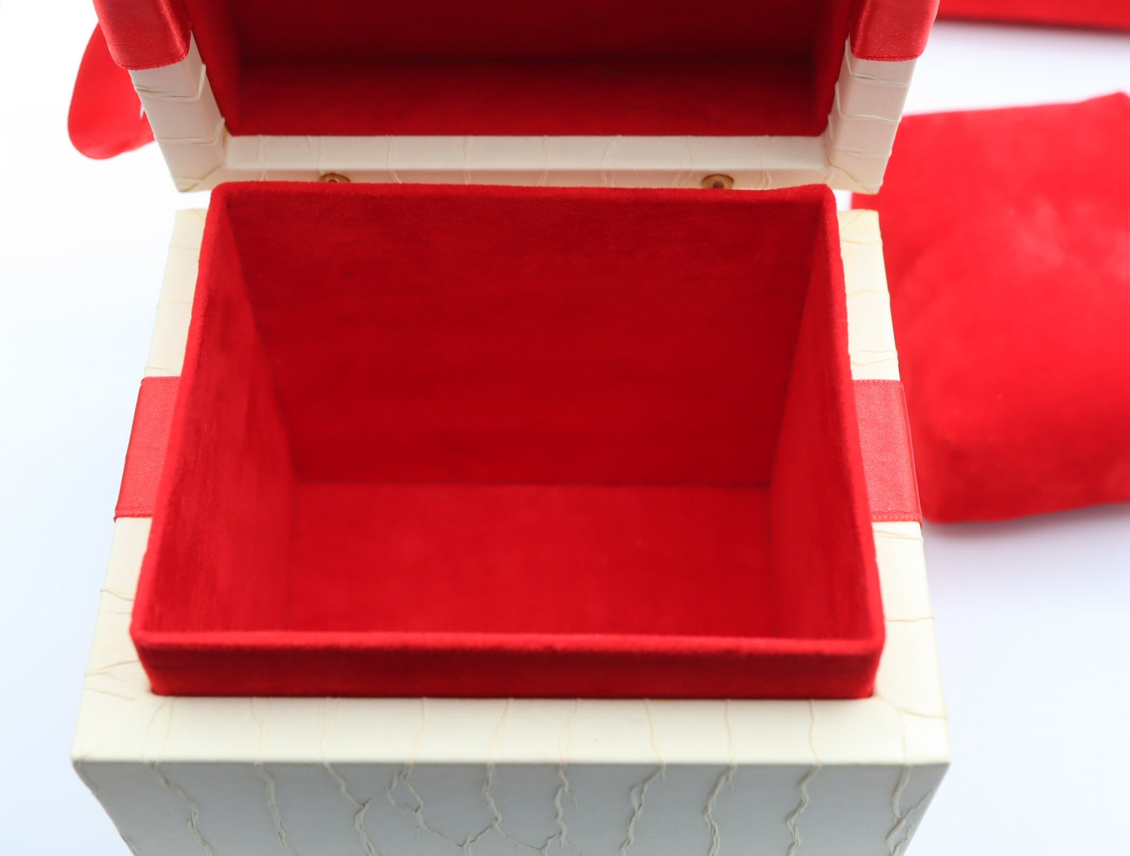 Near MINT Omega Red Ribbon White Watch Box Genuine Case Only From JAPAN #1524