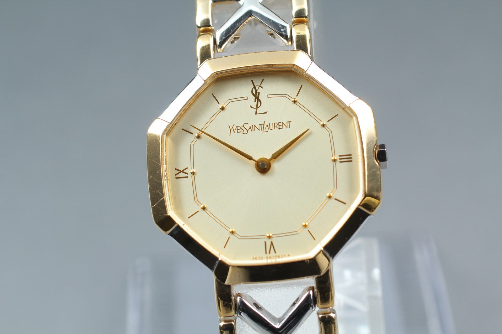 Near MINT Vintage Yves Saint Laurent 4620-E62143 28mm Quartz Gold Octagon Unisex