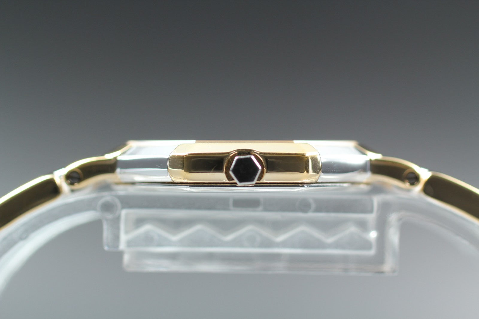 Near MINT Vintage Yves Saint Laurent 4620-E62143 28mm Quartz Gold Octagon Unisex