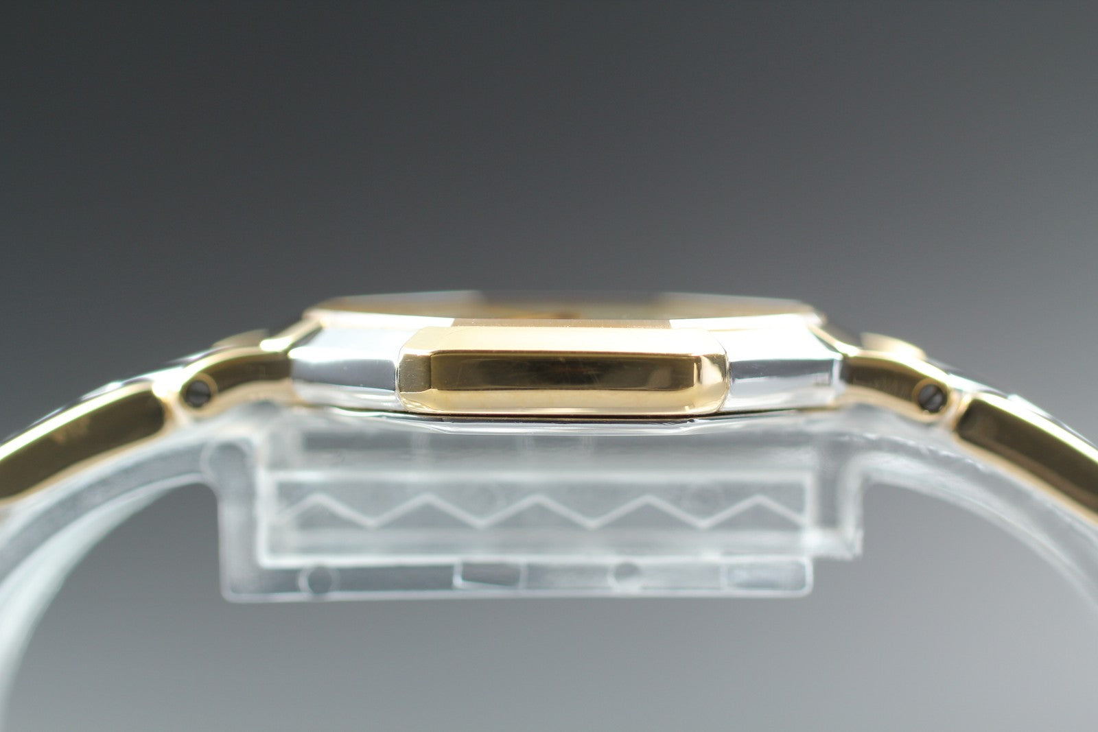 Near MINT Vintage Yves Saint Laurent 4620-E62143 28mm Quartz Gold Octagon Unisex