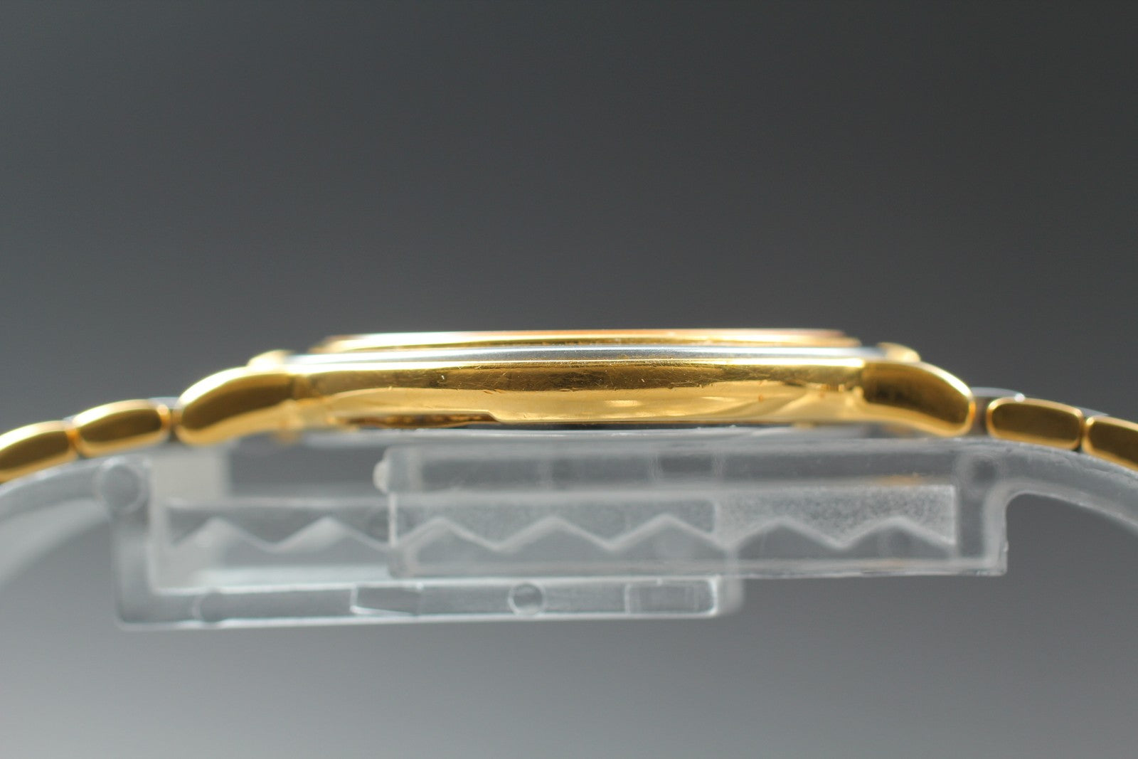 Near MINT Vintage Yves Saint Laurent 4620-E62267 30mm Quartz Gold Dial Unisex