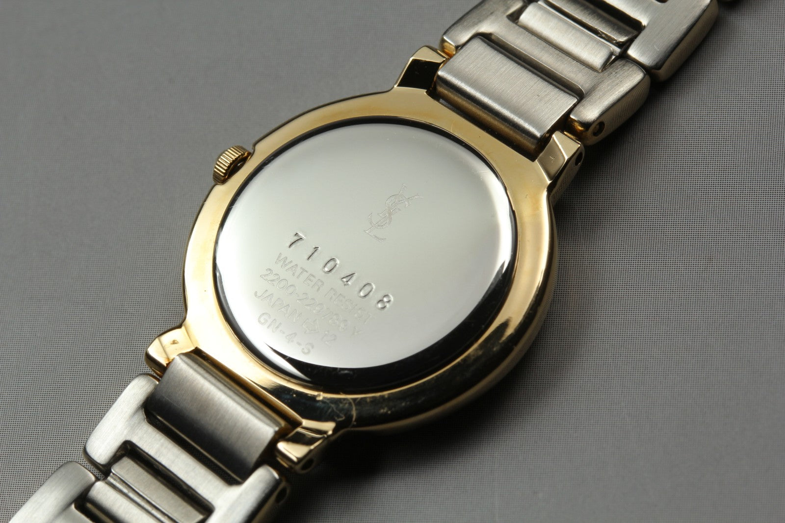 Near MINT Vintage Yves Saint Laurent 2200-229789 24mm Quartz Blue Dial Women's