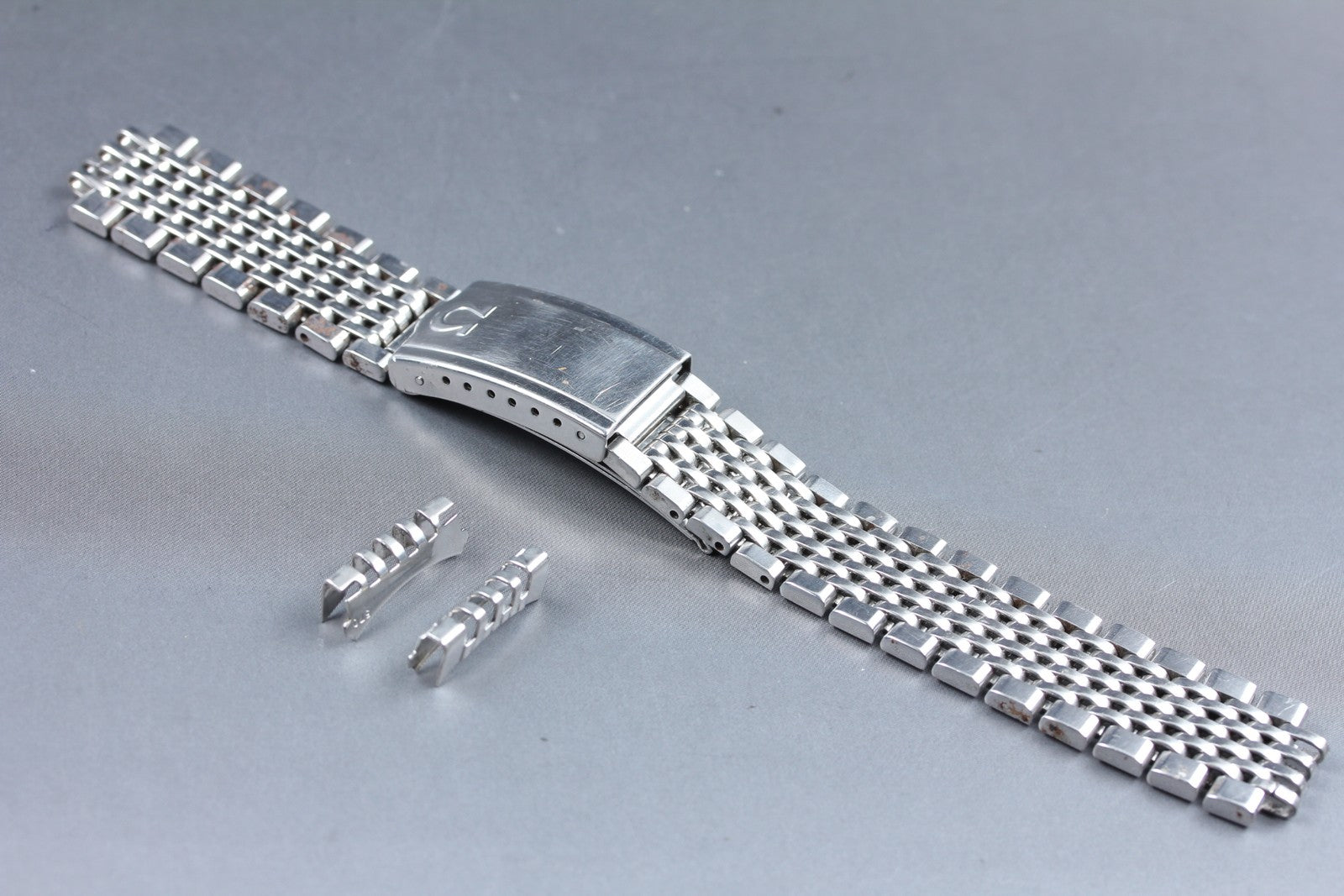 Near MINT Vintage OMEGA 1037 Beads of Rice Bracelet 18mm 570 End link Men's