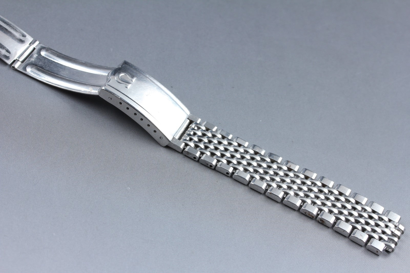 Near MINT Vintage OMEGA 1037 Beads of Rice Bracelet 18mm 570 End link Men's