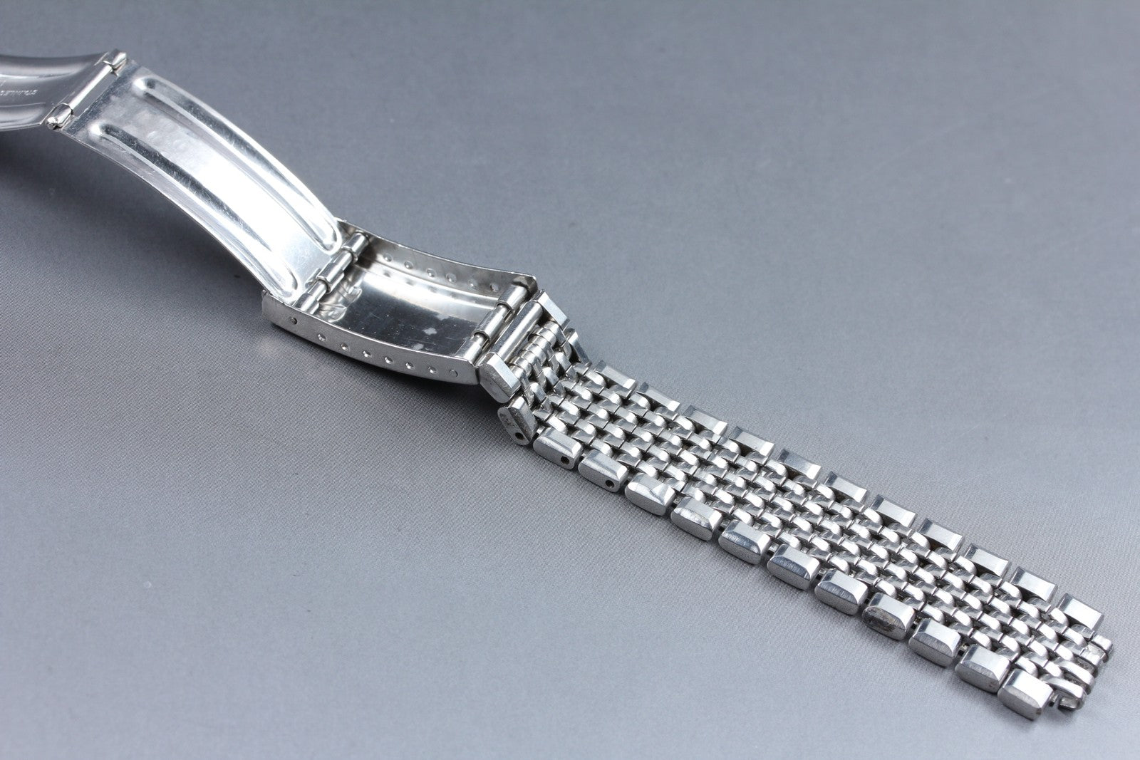 Near MINT Vintage OMEGA 1037 Beads of Rice Bracelet 18mm 570 End link Men's