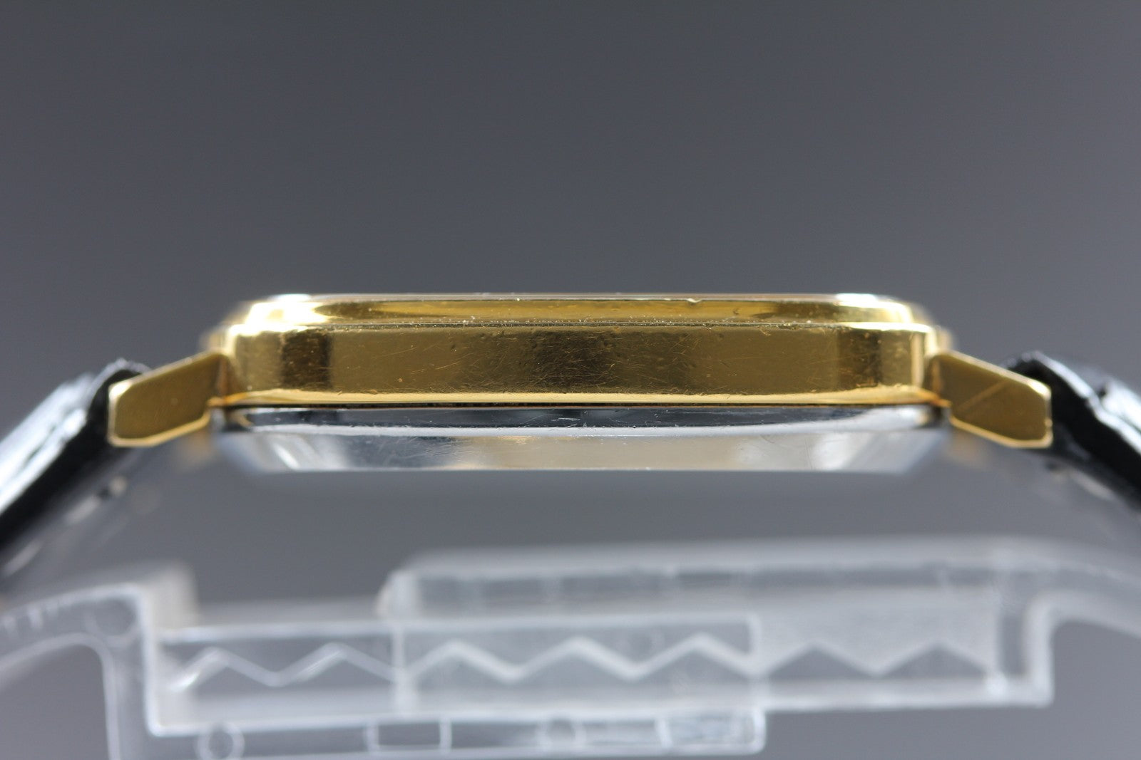 1973 Near MINT OMEGA De Ville 31mm 151.0045 Automatic Cal.711 Gold Men's Vintage