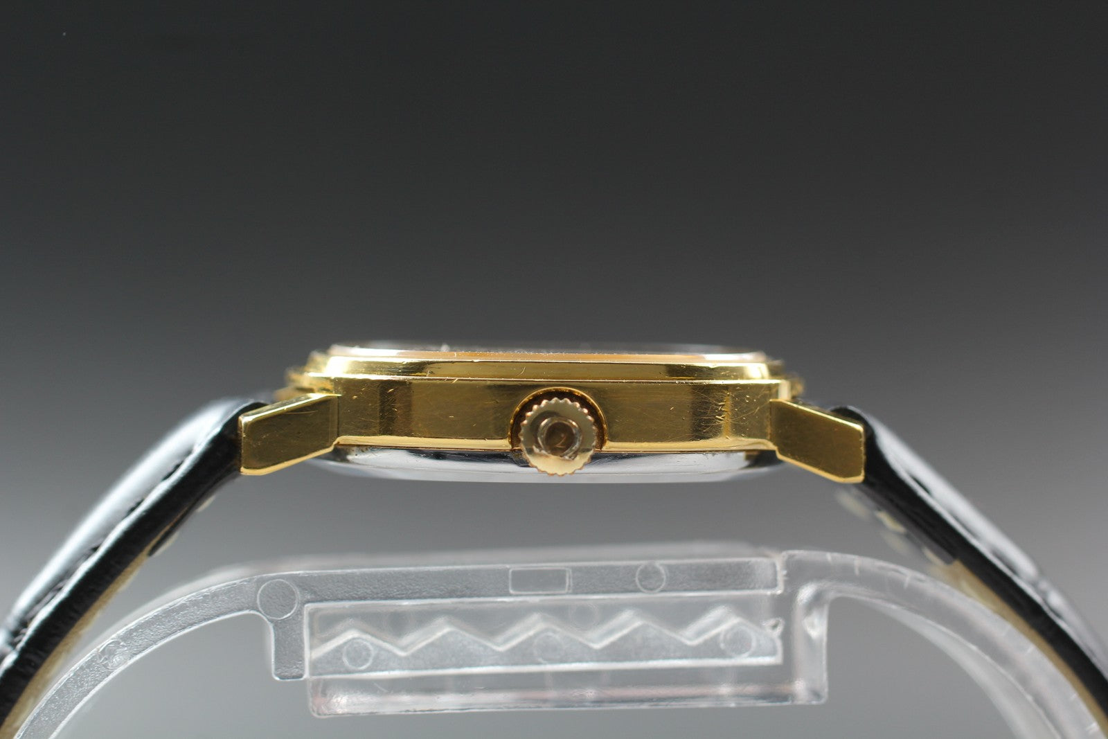 1976 Near MINT OMEGA De Ville 23mm 511.0473 Manual Cal.625 Gold Women's Vintage