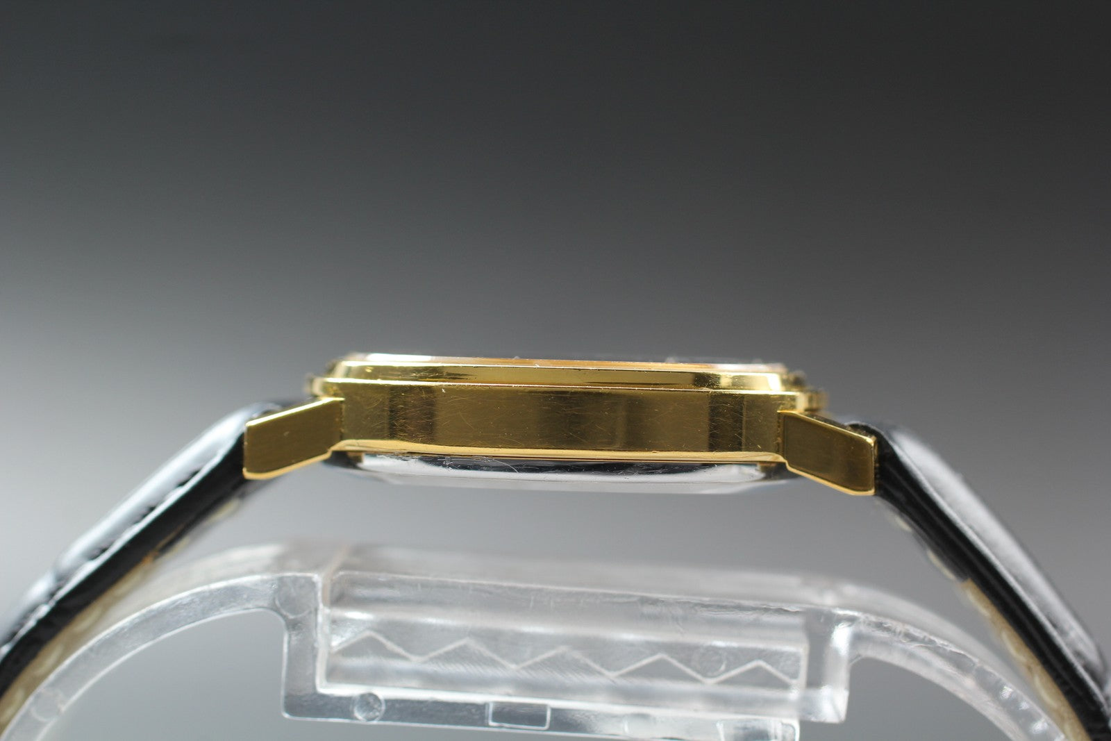 1976 Near MINT OMEGA De Ville 23mm 511.0473 Manual Cal.625 Gold Women's Vintage