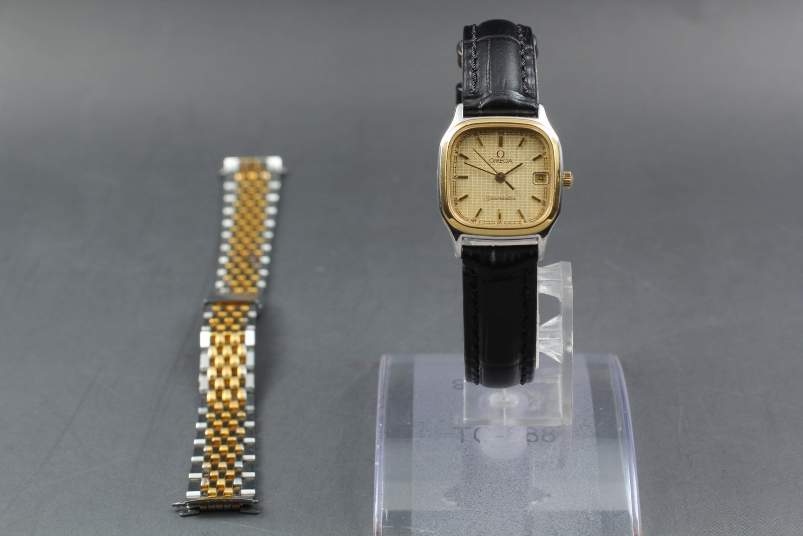 1984 Near MINT Omega Seamaster 796.0875 23mm Quartz Gold Roman Women's Vintage