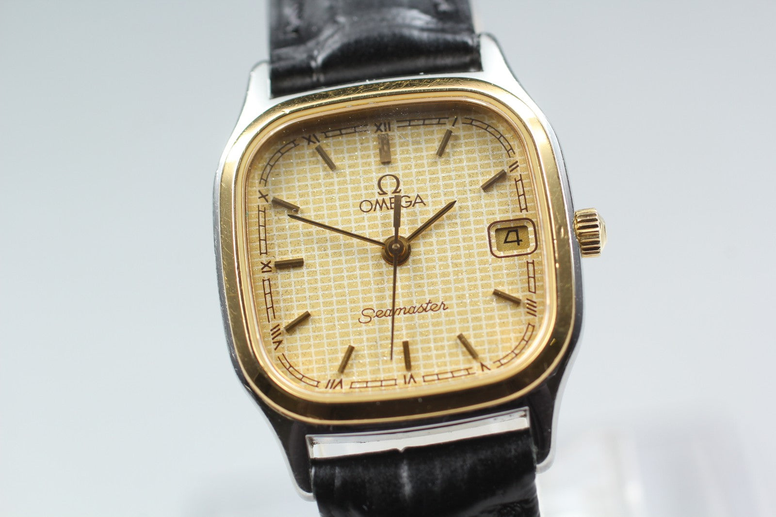 1984 Near MINT Omega Seamaster 796.0875 23mm Quartz Gold Roman Women's Vintage