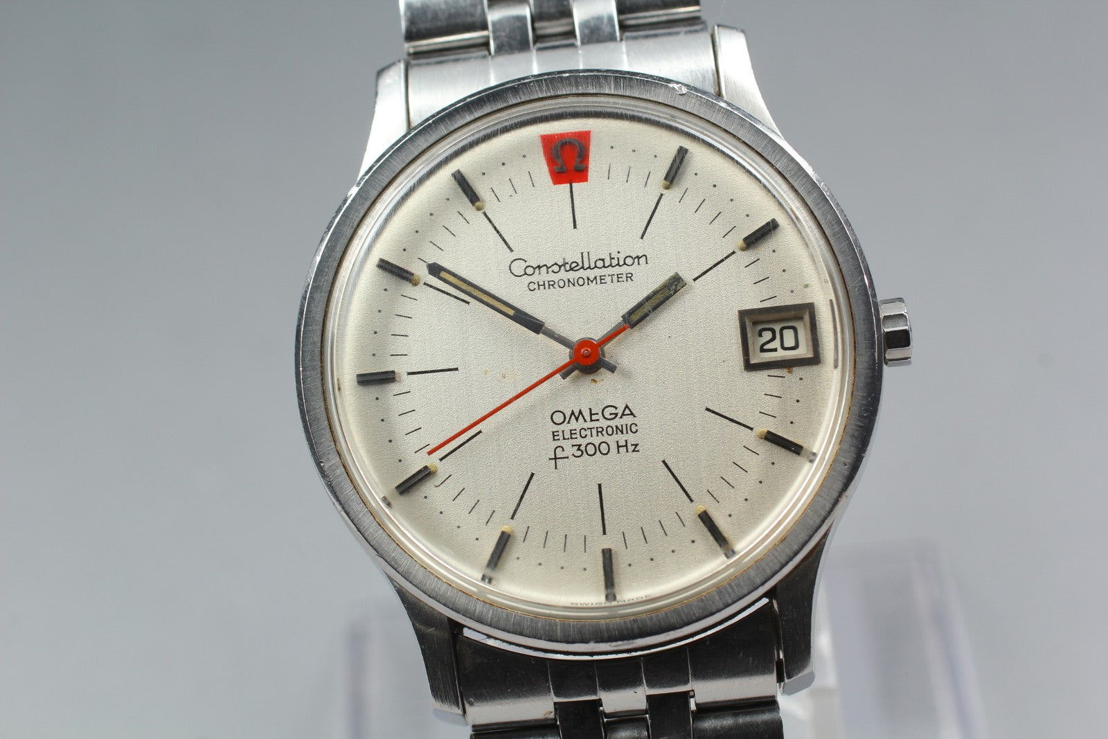 1970 Near MINT OMEGA Constellation f300Hz 35mm 198.003 Quartz Silver Men Vintage