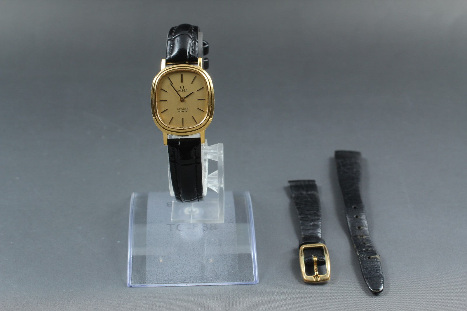 Near MINT OMEGA De Ville 23mm 591.0021 Quartz Cal.1353 Gold Dial Women's Vintage