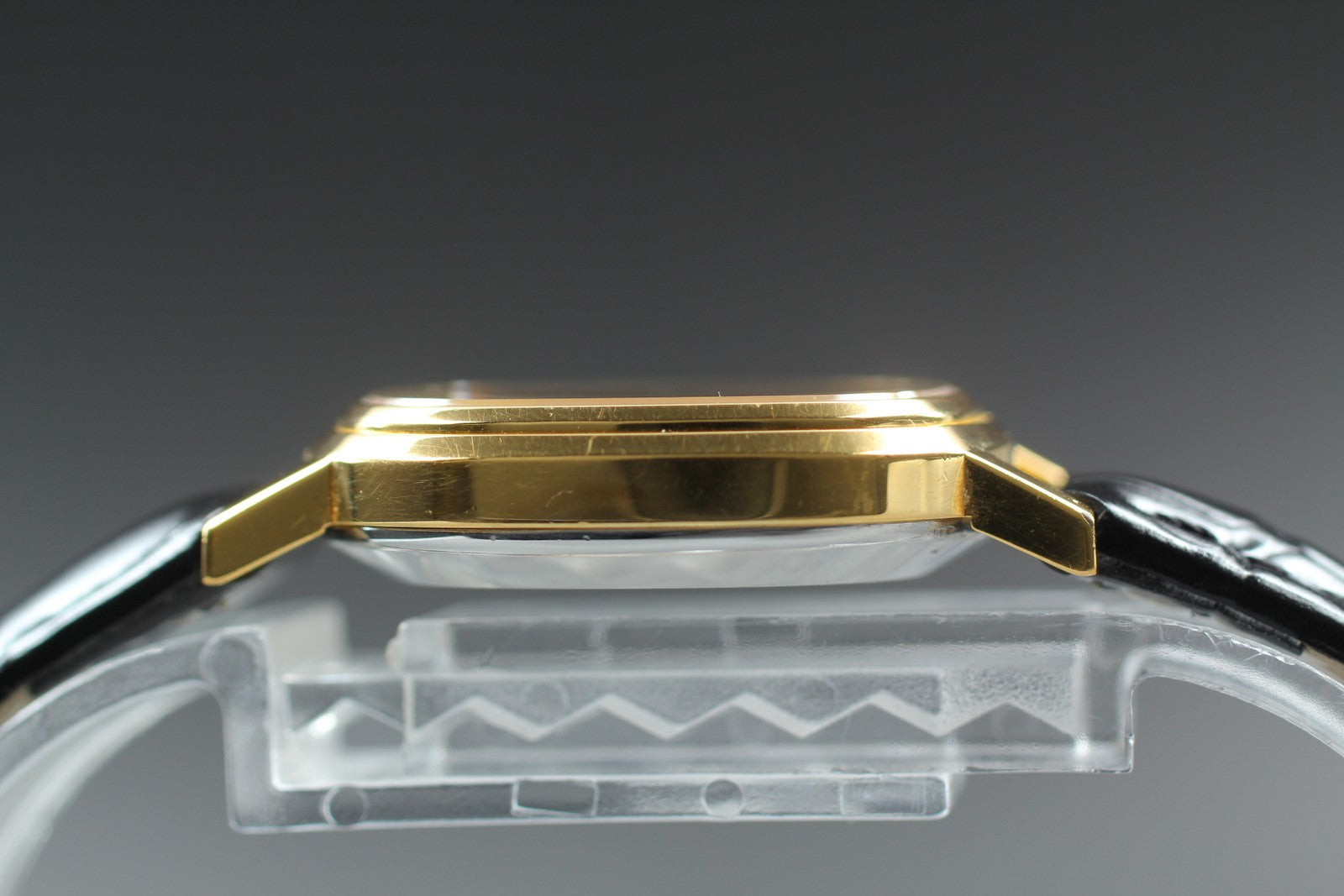 Near MINT OMEGA De Ville 23mm 591.0021 Quartz Cal.1353 Gold Dial Women's Vintage