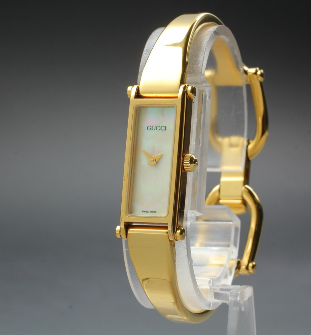 Near MINT Vintage Gucci 1500 12mm Quartz Shell Dial Gold Women's From JAPAN