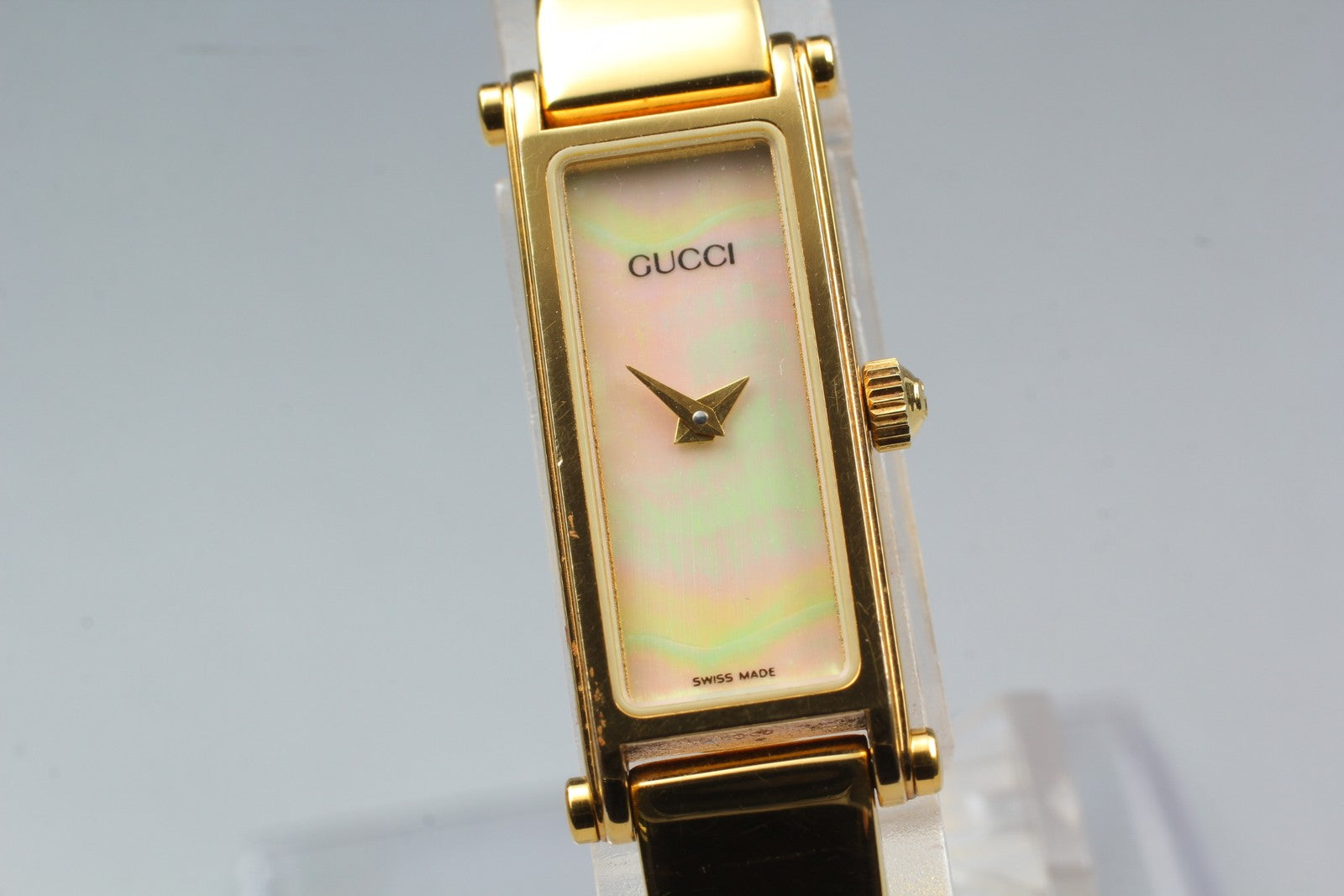 Near MINT Vintage Gucci 1500 12mm Quartz Shell Dial Gold Women's From JAPAN
