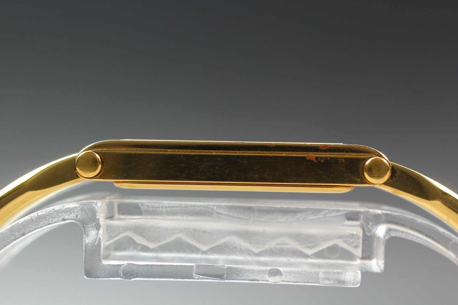 Near MINT Vintage Gucci 1500 12mm Quartz Shell Dial Gold Women's From JAPAN