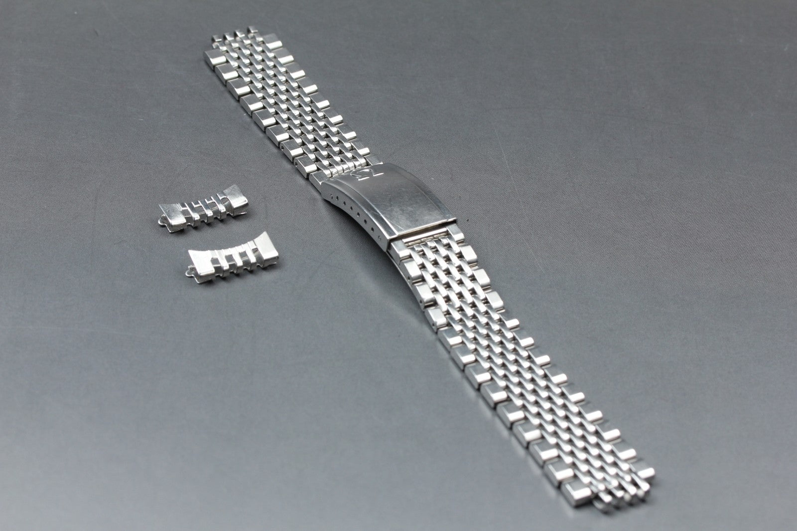 Near MINT Vintage OMEGA 1037 Beads of Rice Bracelet 18mm SS 570 End link Men's