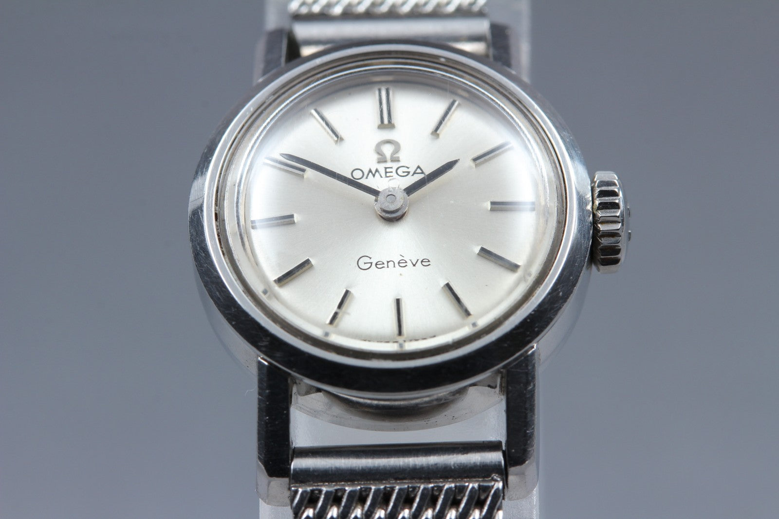 Vintage 1963 Near MINT OMEGA Seamaster Geneve 515.003 19mm Manual Silver Women's