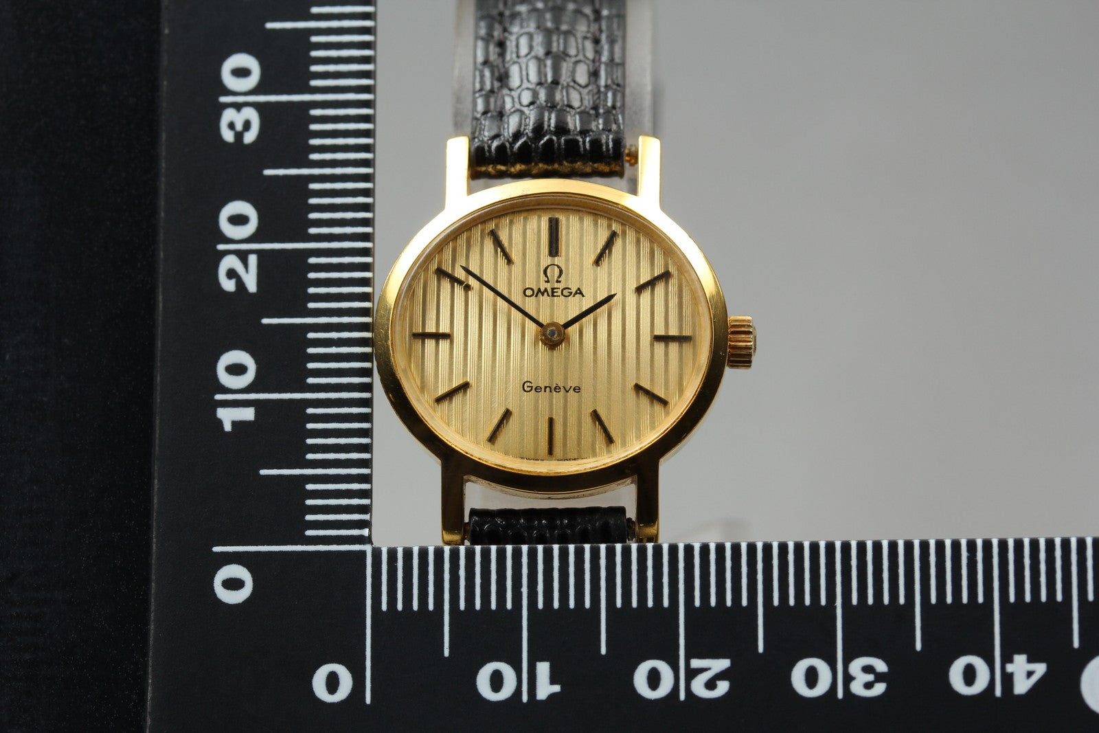1972 Near MINT / Box OMEGA Geneve 23mm 511.0412 Manual Gold Women's Vintage