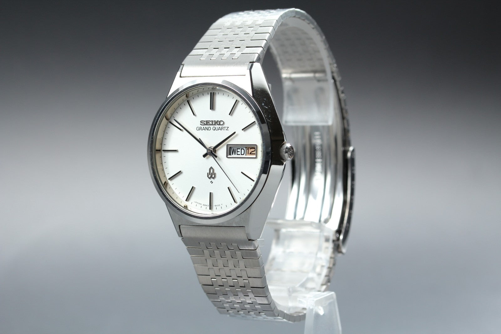 1977 Near MINT SEIKO Grand Quartz 35mm 4843-8110 Silver Dial Men's Vintage JAPAN