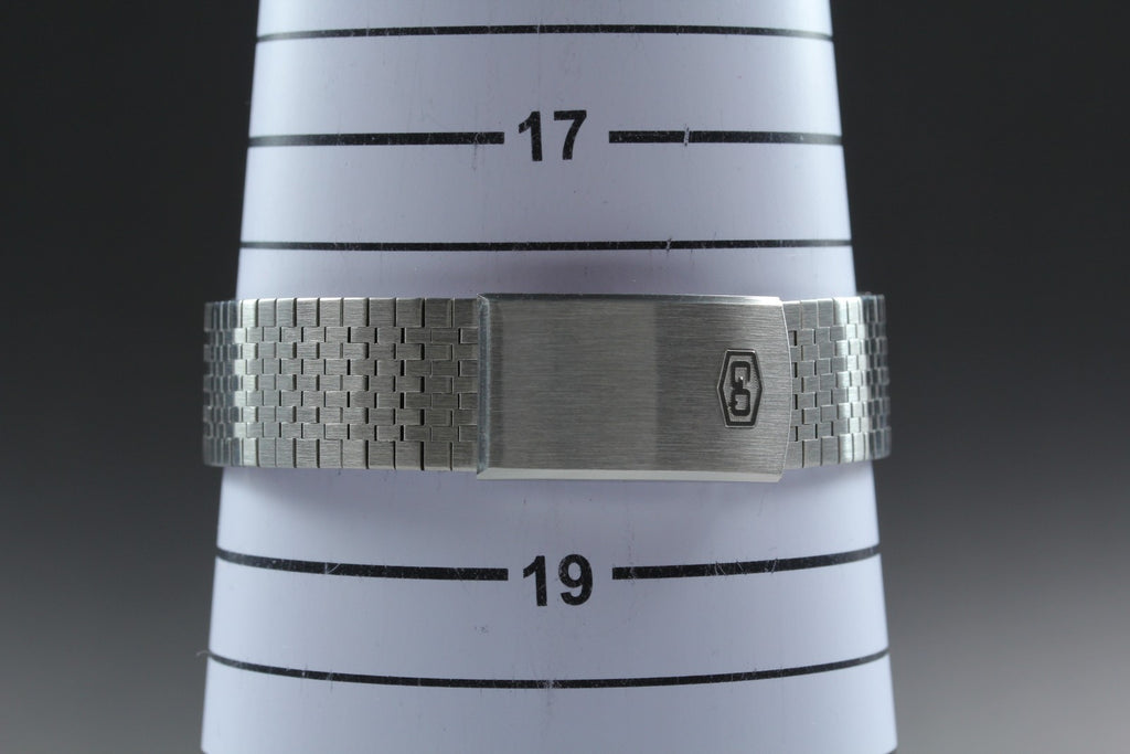 1977 Near MINT SEIKO Grand Quartz 35mm 4843-8110 Silver Dial Men's Vintage JAPAN